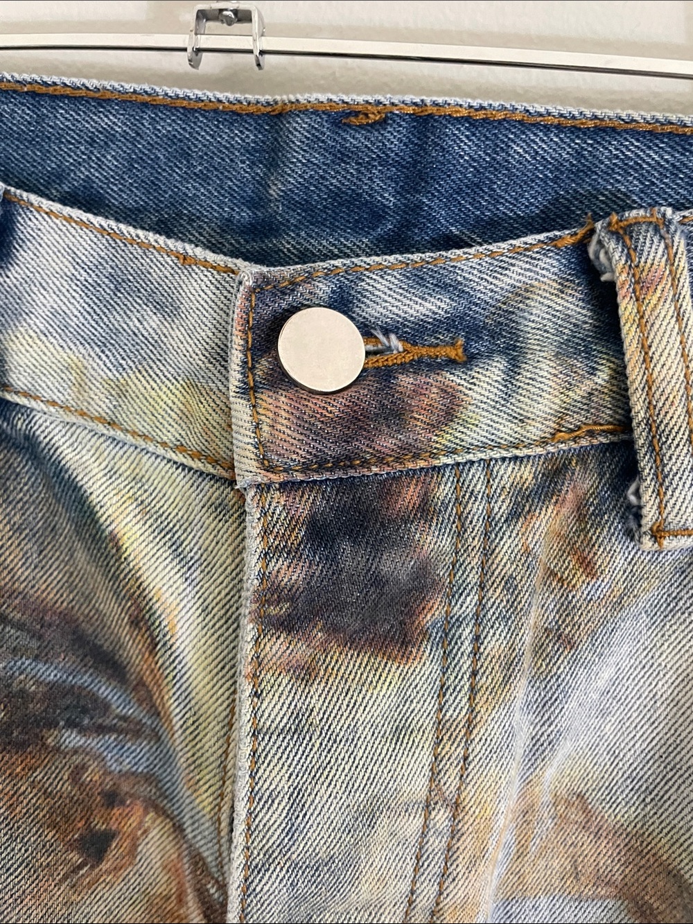 MNML Men’s Painted-Print Slim Straight Jeans in Faded Blue and Cream - Picture 8 of 14